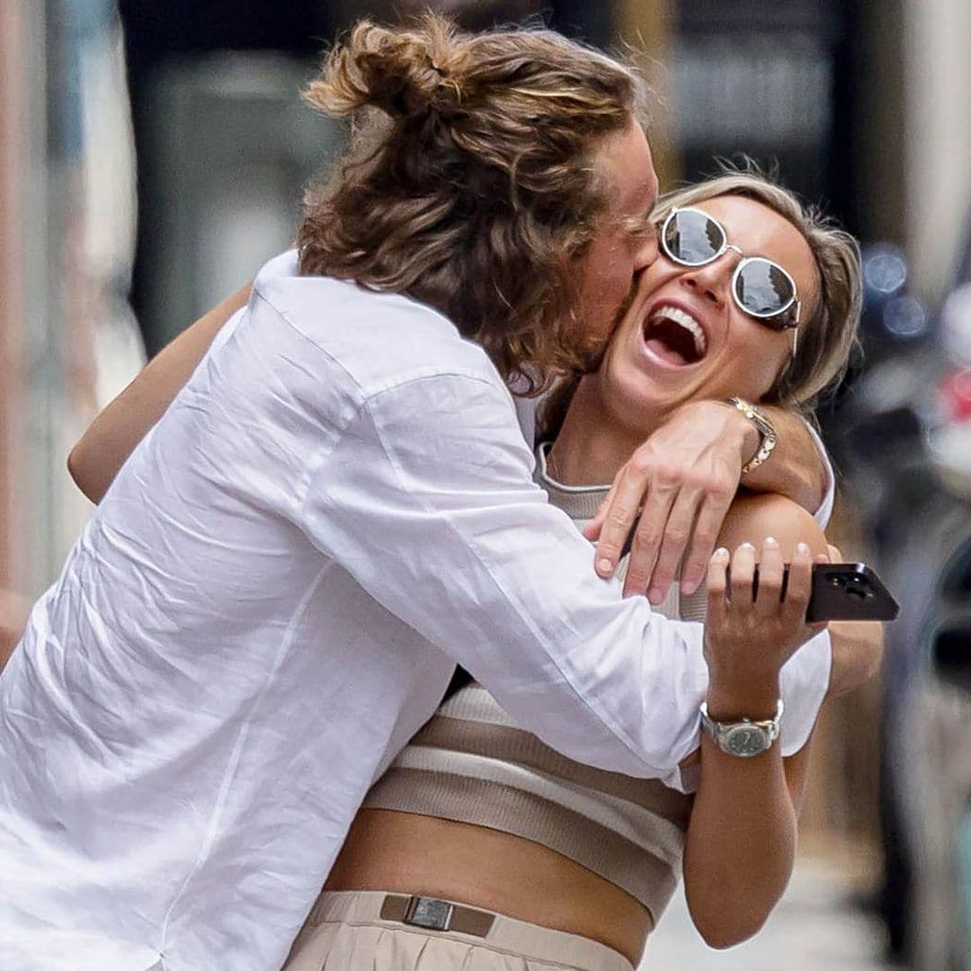 Paula Badosa y Stéfanos Tsitsipás, como nunca los habíamos visto: las fotografías más románticas de la pareja en su primer verano de amor