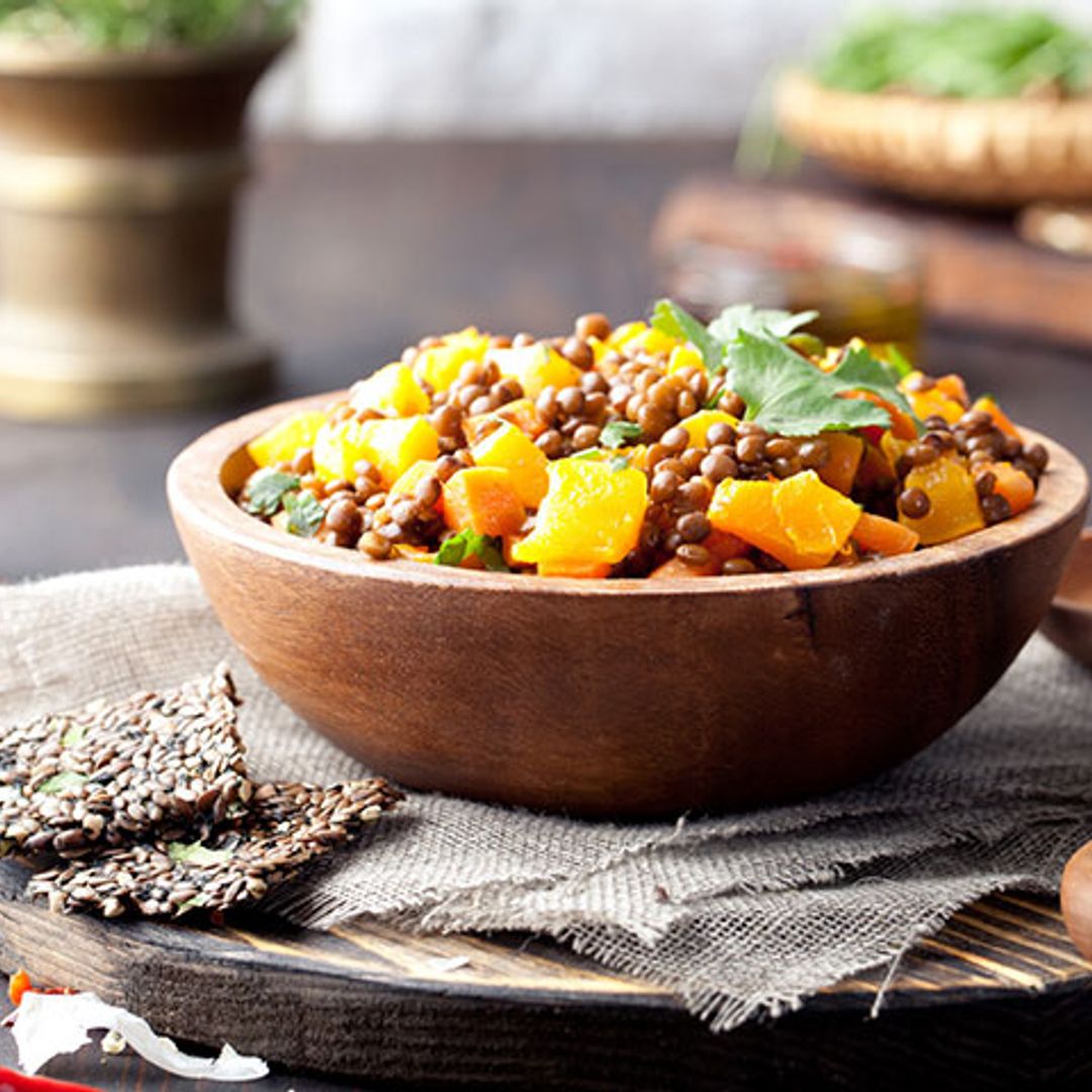 Curry de lentejas con calabaza y zanahoria asadas