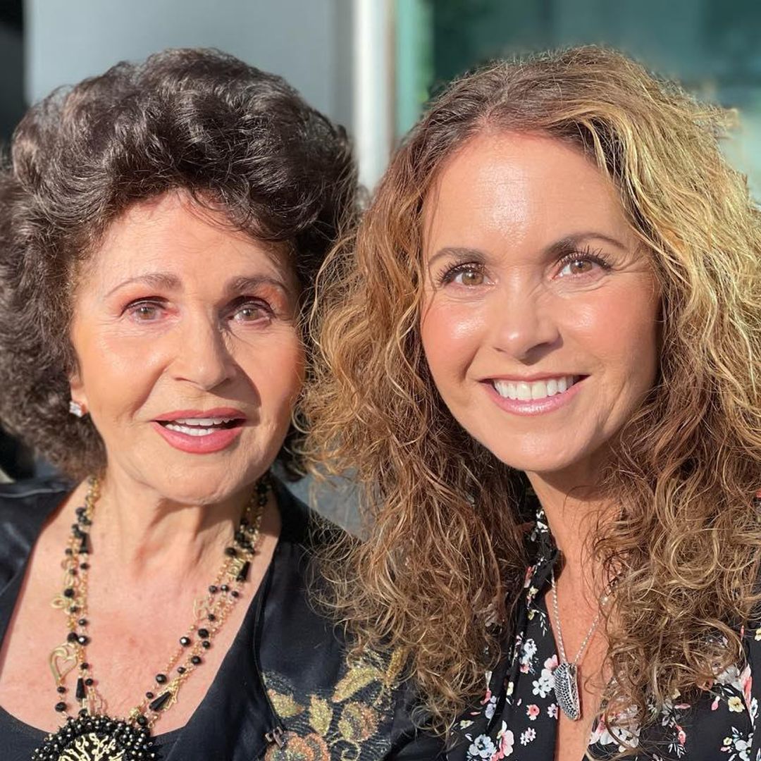 Lucero y Lucerito Mijares le dan serenata a Lucero León por su cumpleaños 79