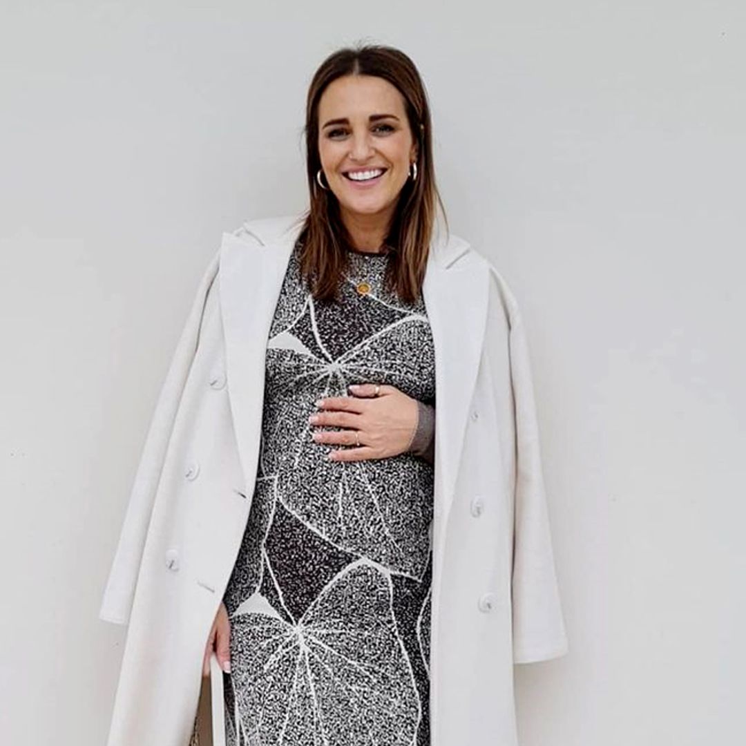 Paula Echevarría muestra su 'curva de la felicidad' con una foto que ha enamorado a Miguel Torres