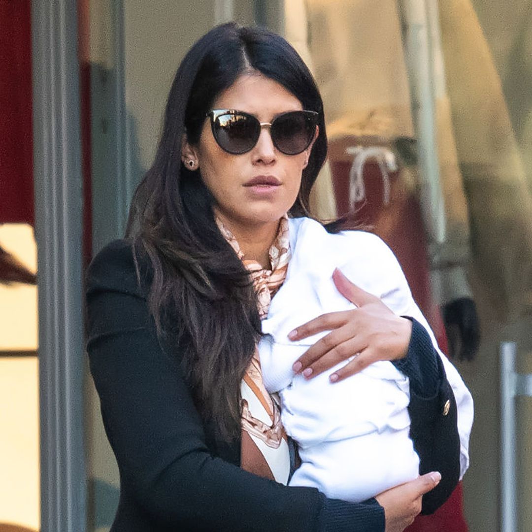 El paseo de Gabriela Guillén con su bebé, feliz tras convertirse en mamá