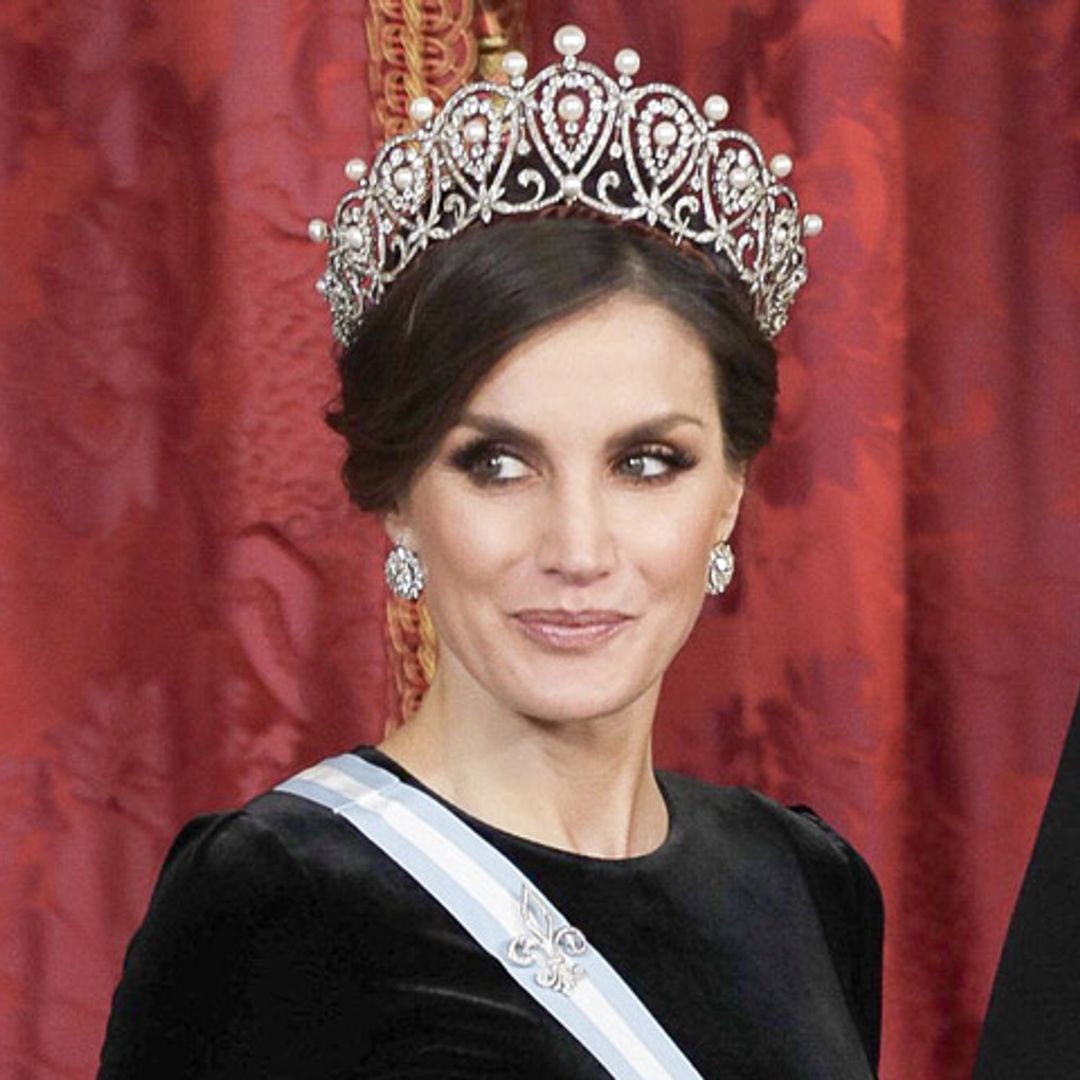 Doña Letizia estrena la espectacular tiara rusa, la última que le quedaba por llevar de las joyas de pasar