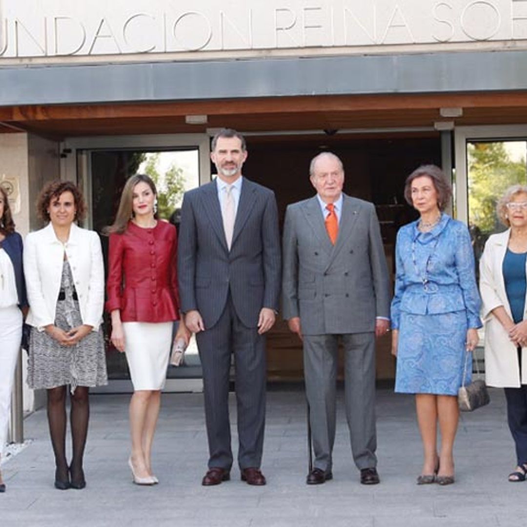 Los Reyes celebran su aniversario de boda con los reyes Juan Carlos y Sofía