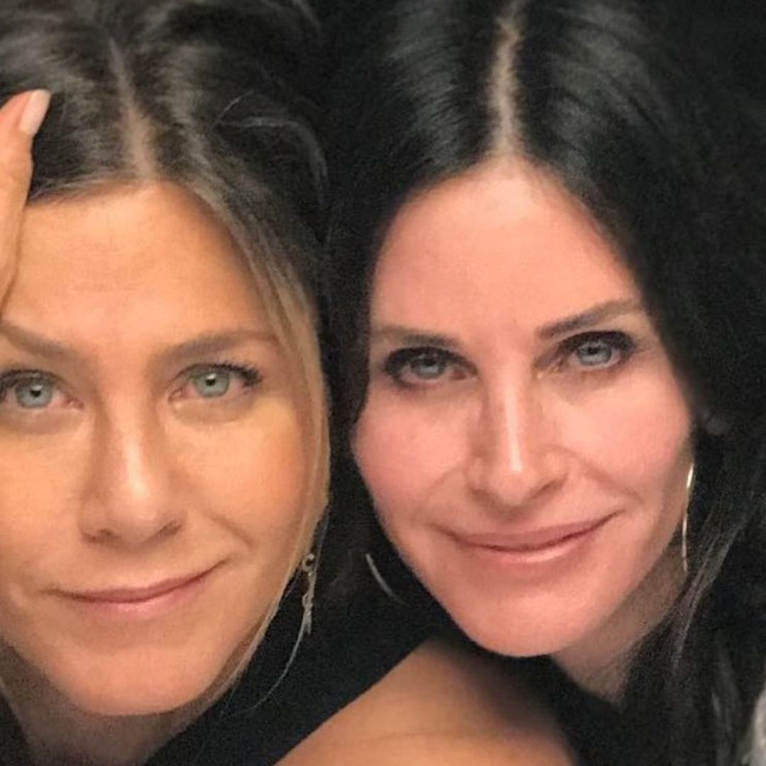 El hilarante vídeo de Jennifer Aniston y Courteney Cox jugando una partida de billar