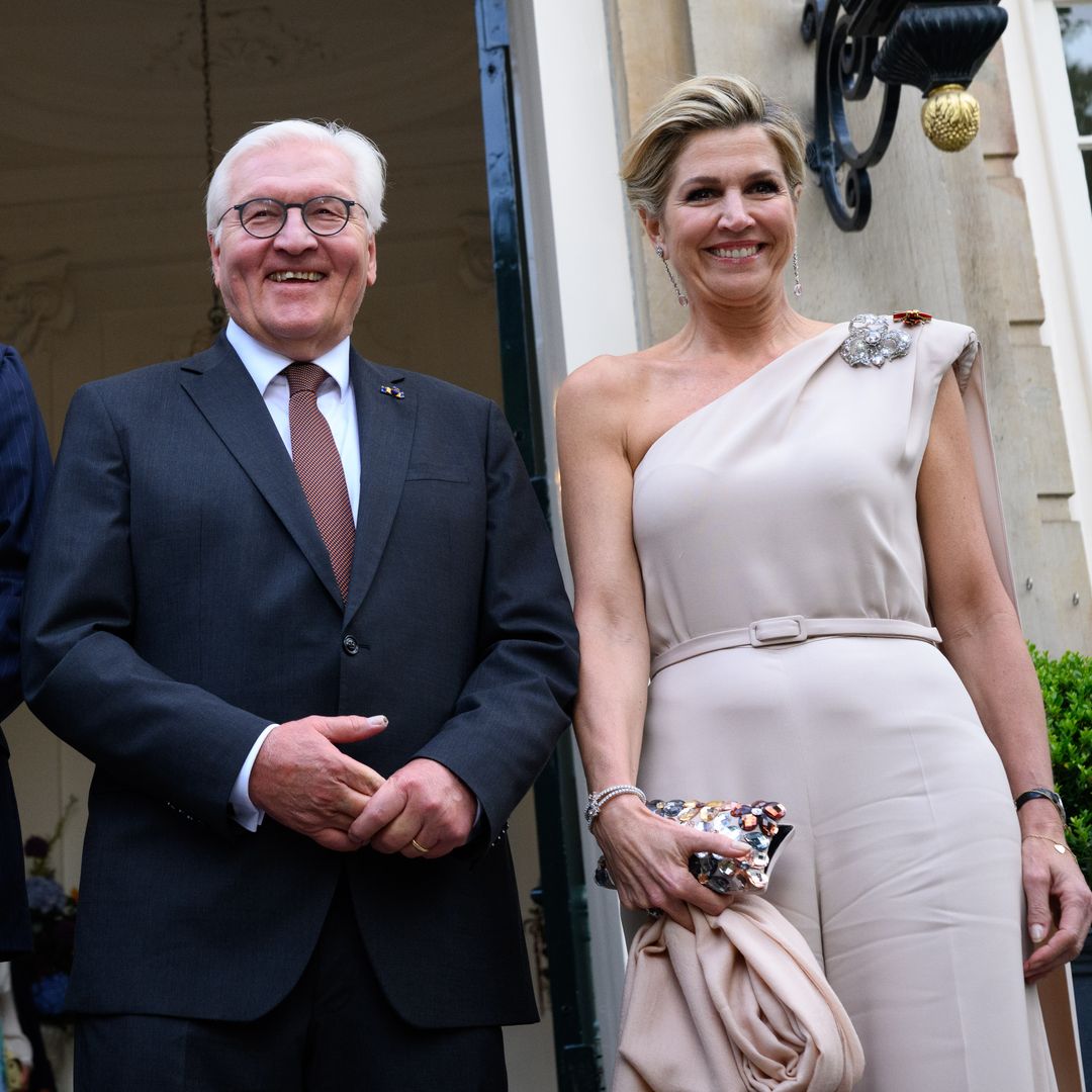Máxima de Holanda recupera el protagonismo con el favorecedor mono 'palazzo' que marca su cintura y tacones de 4.500 cristales