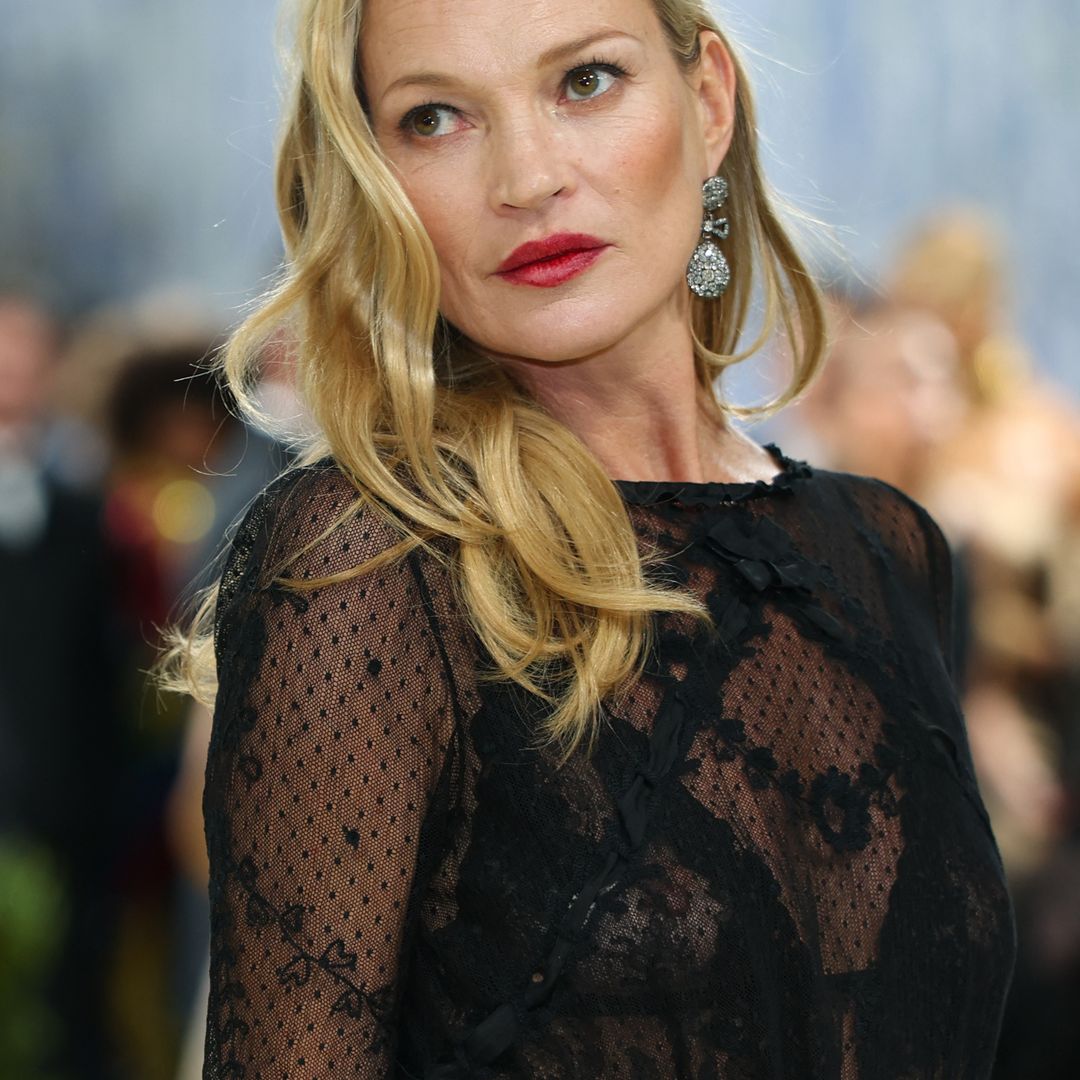 Juandiegoteo, peluquero: “Este verano vuelven las ondas de Kate Moss: imperfectas, muy noventeras, con movimiento y efecto vivido"