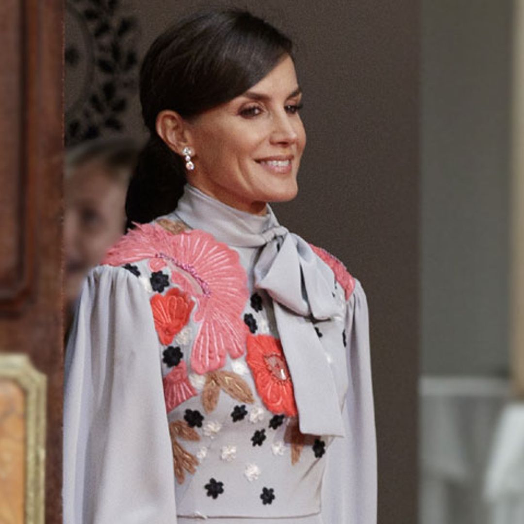La Reina vuelve a vestir de Pertegaz por primera vez desde su boda en 2004