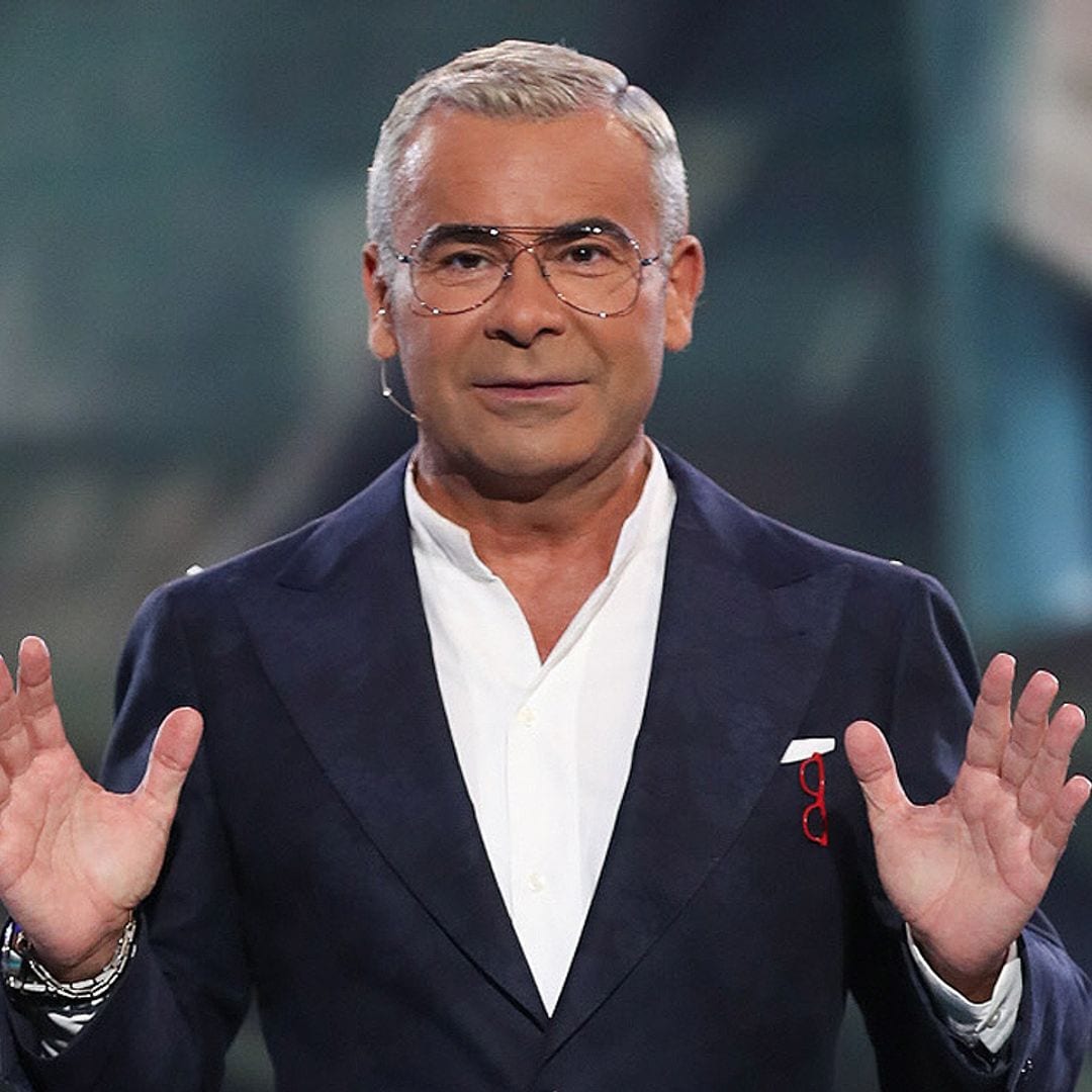 ¡Al trabajo con la maleta! Jorge Javier Vázquez, muy previsor con el temporal