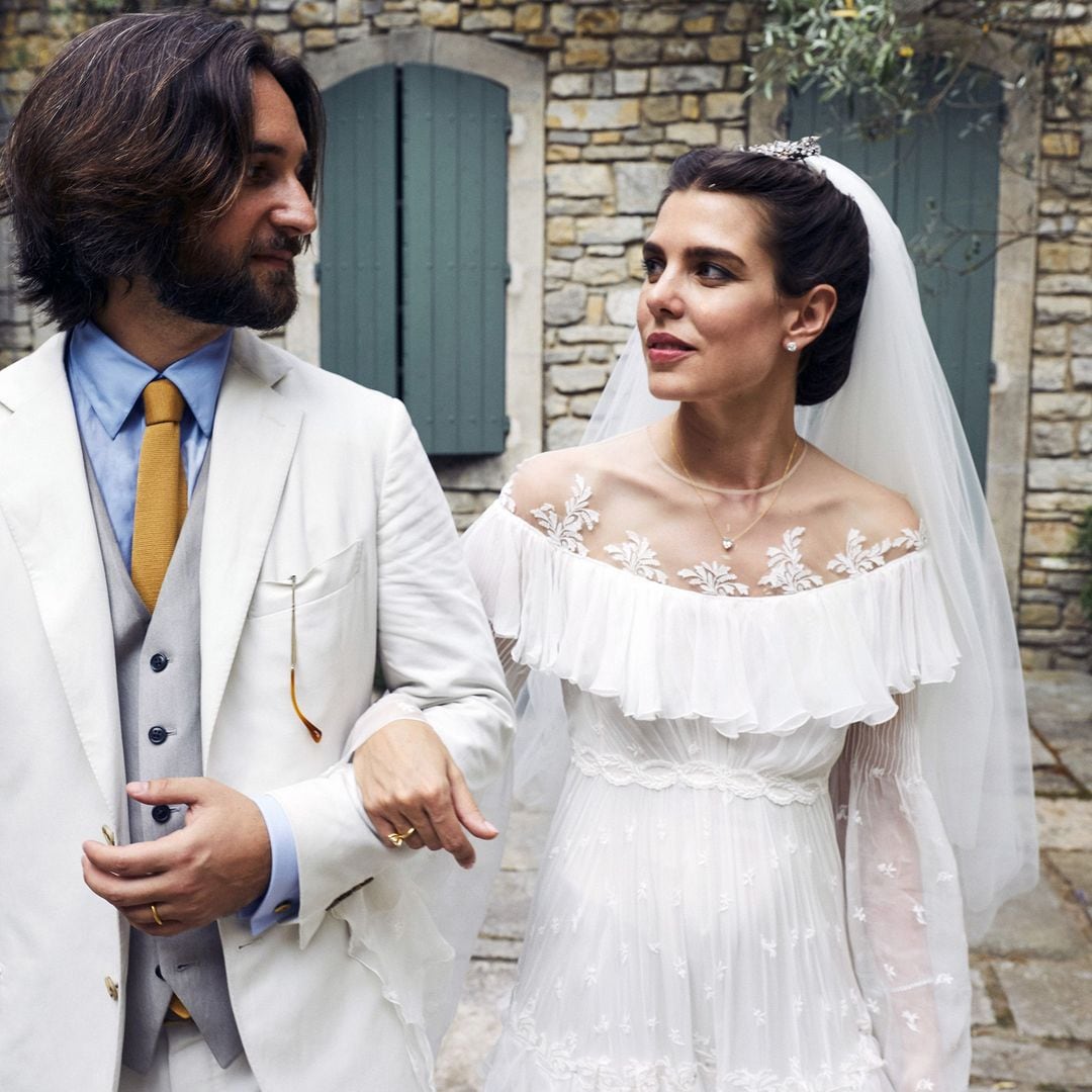 Dos novias con un mismo destino: las primeras bodas de Carolina y Carlota de Mónaco y sus vestidos bohemios