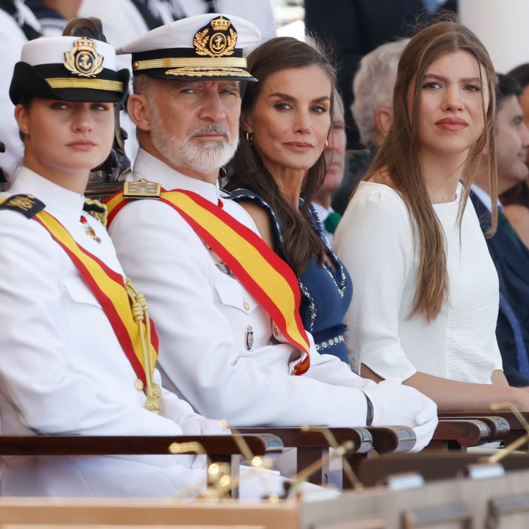 Leonor, los Reyes y la infanta Sofía, primera foto juntos en meses en la despedida de la Princesa de Marín