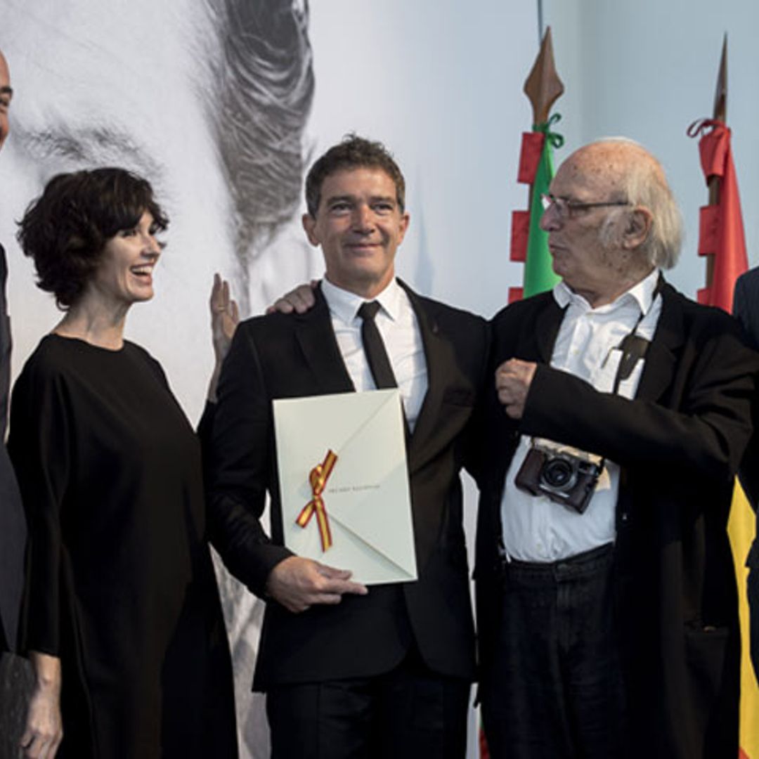 Antonio Banderas recoge el Premio Nacional de Cinematografía rodeado de grandes amigos y de su pareja