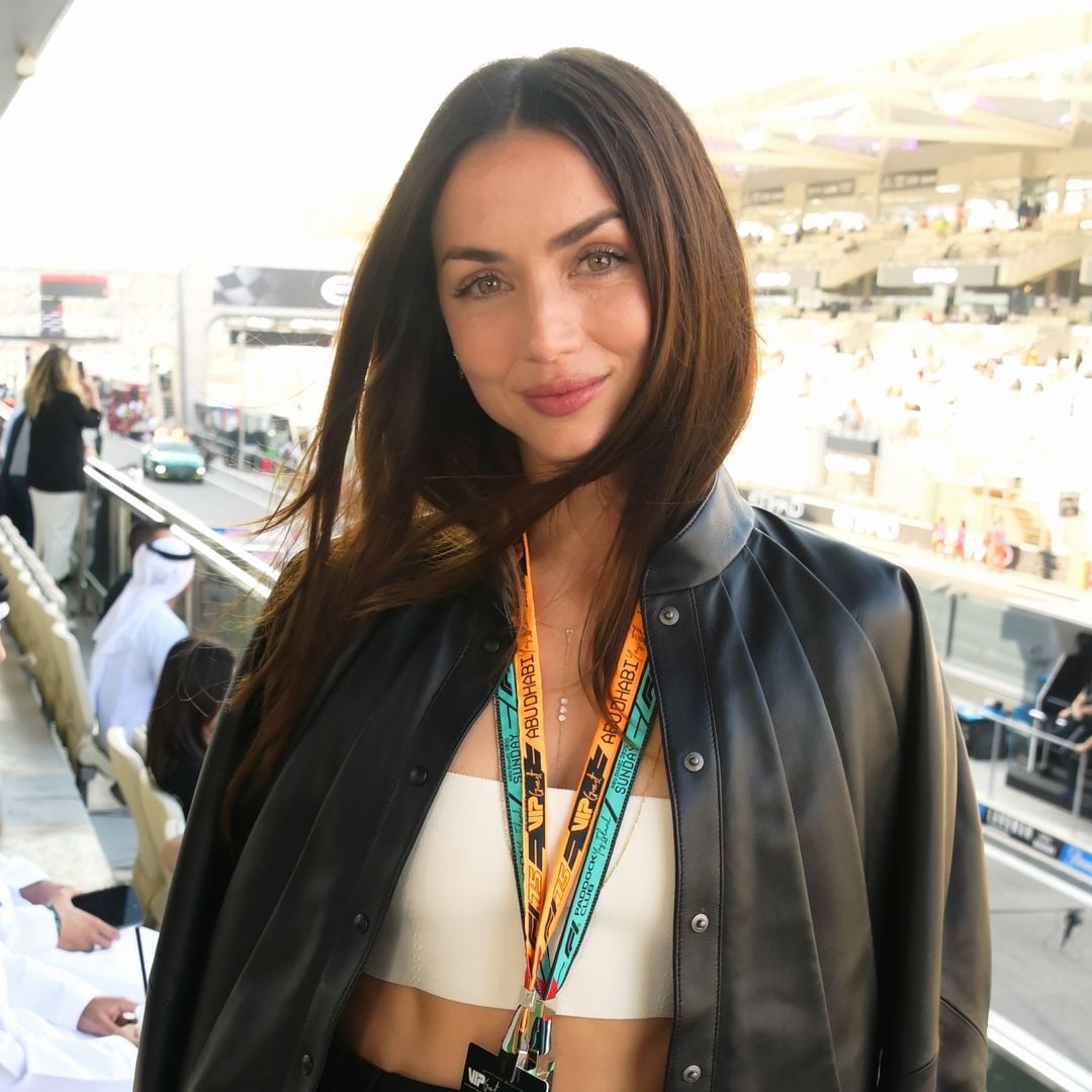 Ana de Armas se convierte en la sensación del Gran Premio de Abu Dabi junto a Lewis Hamilton