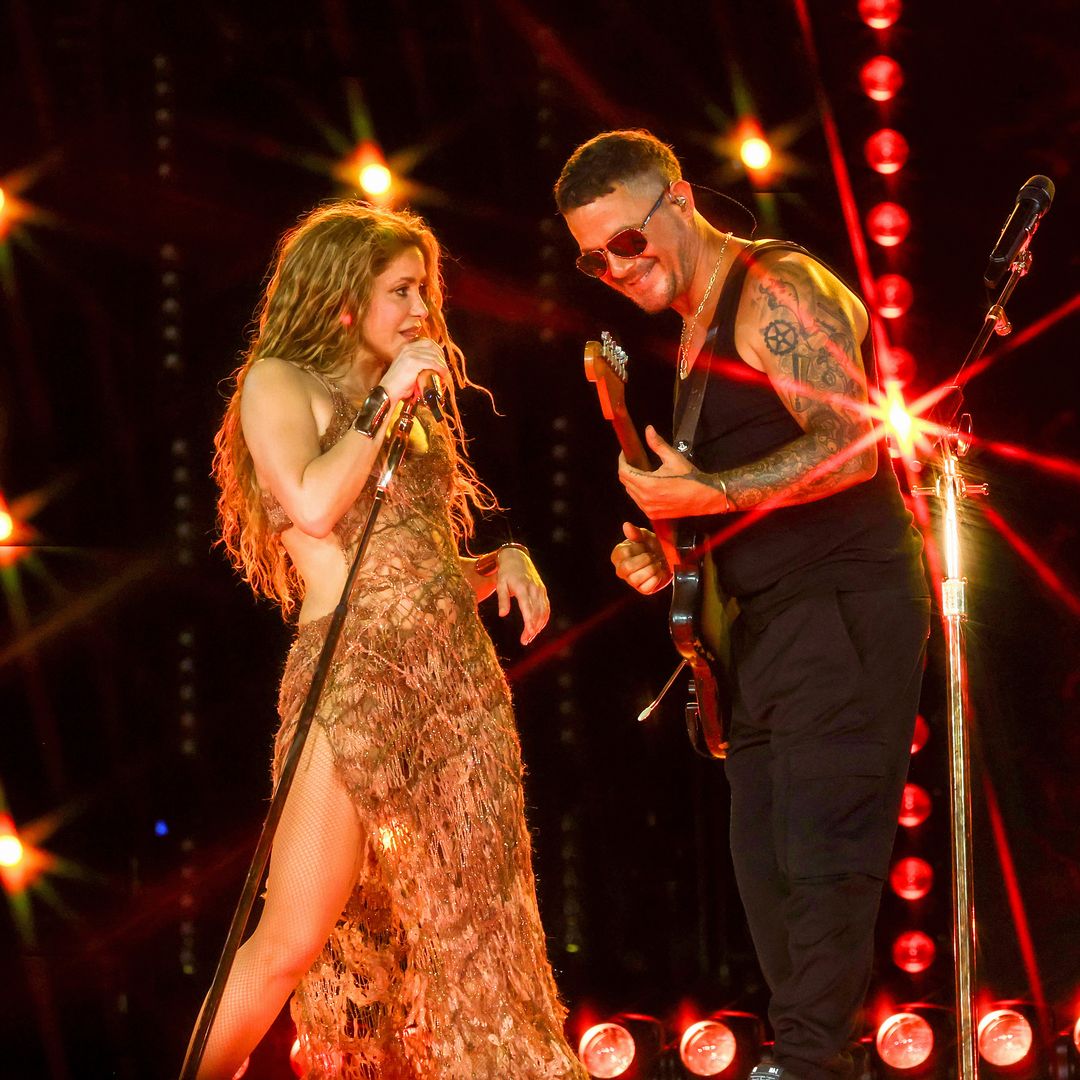 Shakira y Alejandro Sanz encienden el escenario con su química durante el show de la cantante en Miami