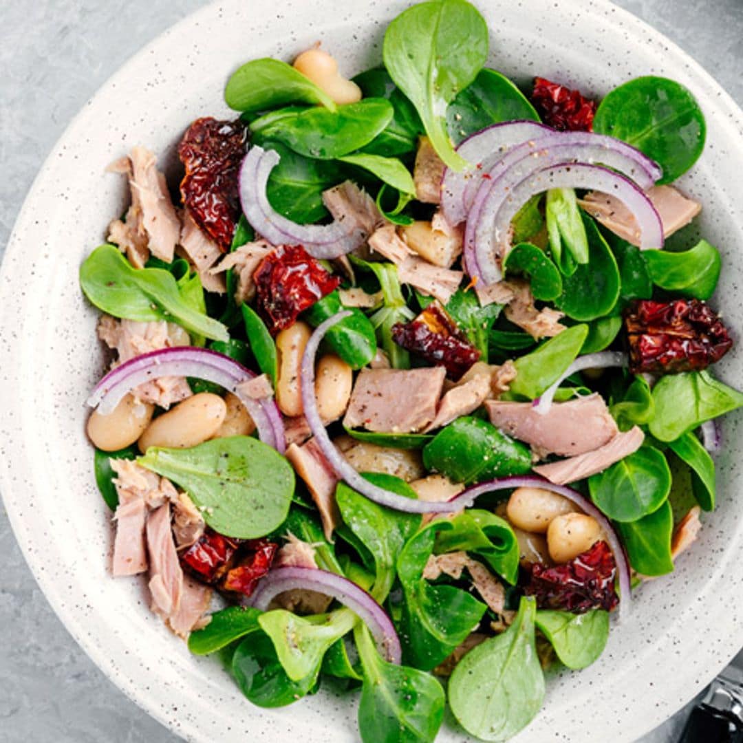 Ensalada de alubias, atún y tomates secos