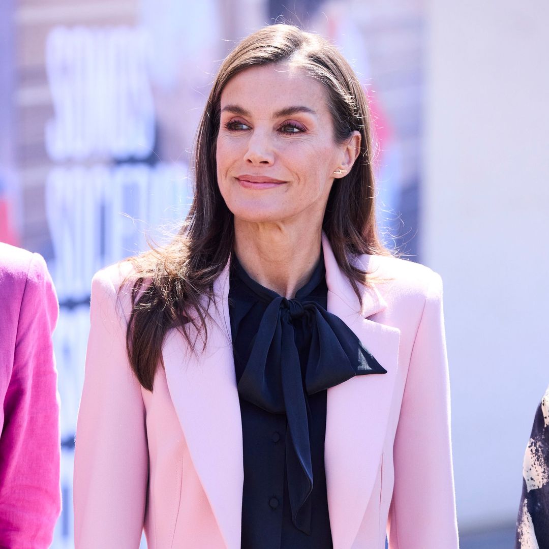 Letizia "torea" que ni Manolete y se zafa con elegancia: de entrevistada a entrevistadora