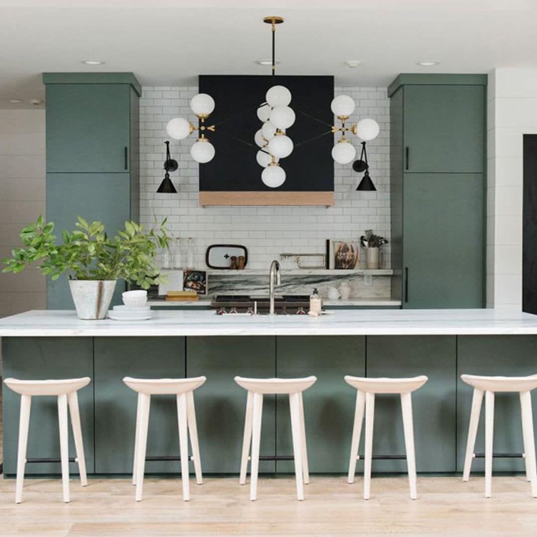 Cocinas en verde, el color que está triunfando en 2022