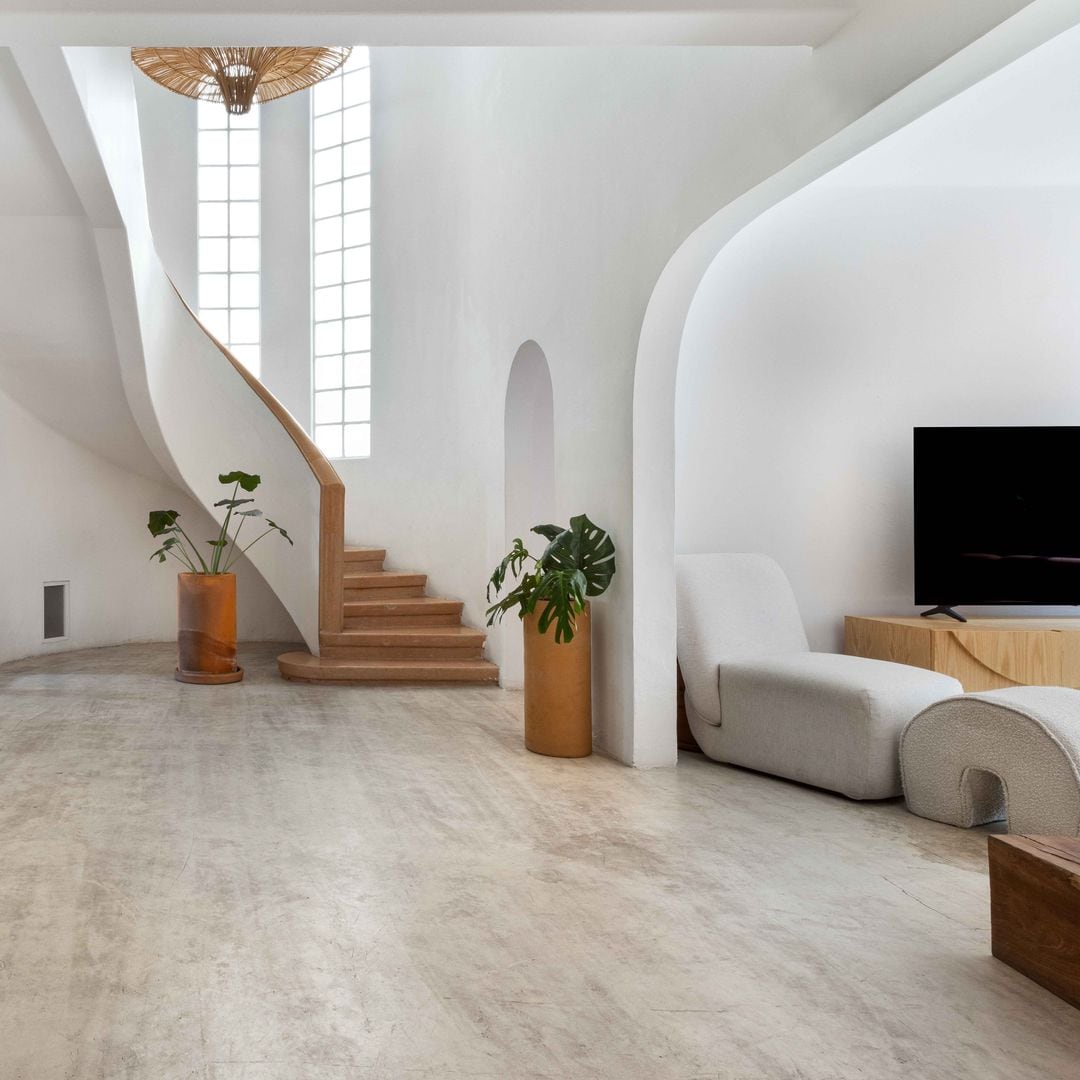 La casa Isben en Ciudad de México destaca por su elegancia y minimalismo.