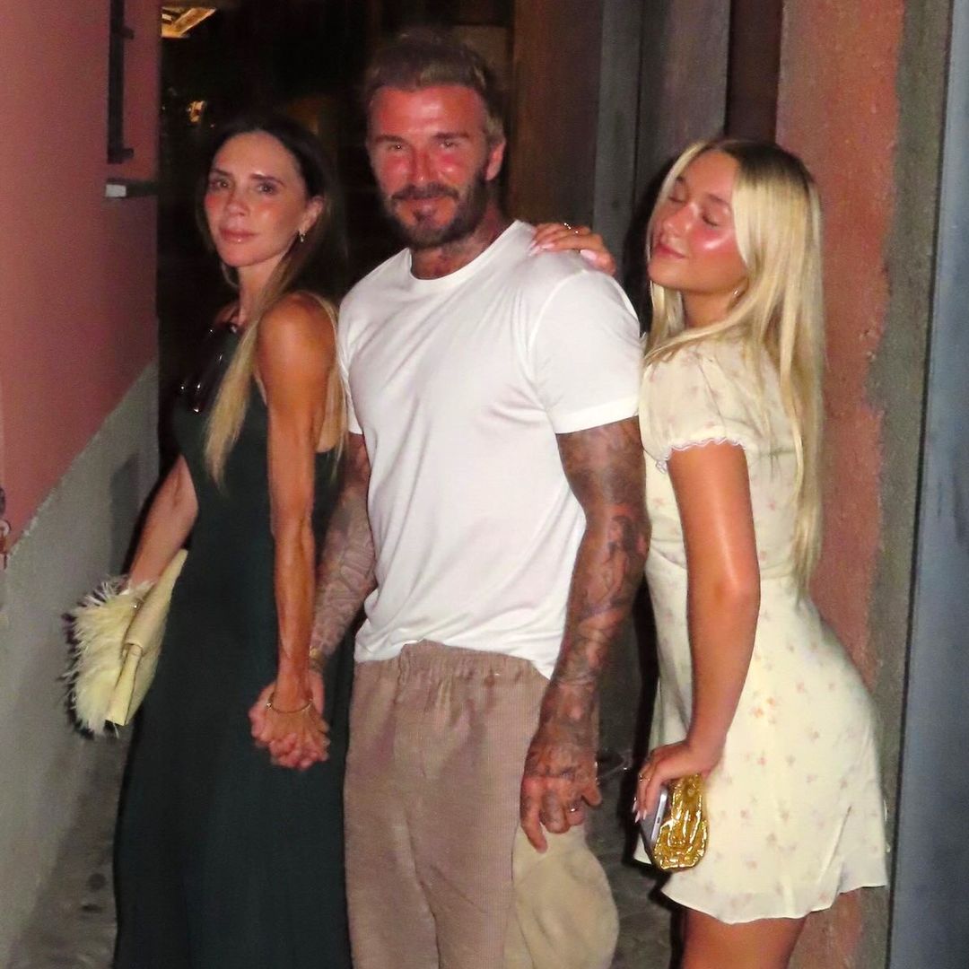 David y Victoria Beckham abren el álbum de sus vacaciones en Ibiza mientras la guerra con su hijo Brooklyn sigue más latente que nunca