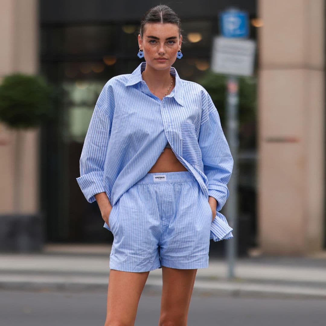 'Shorts' anchos de colores: ideas para llevar una prenda supercómoda