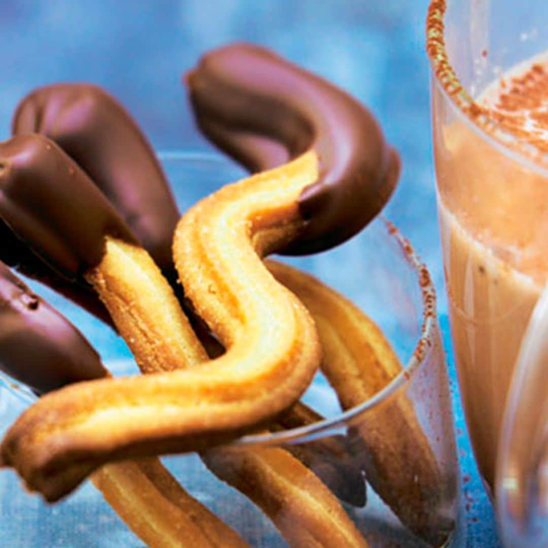 Churros al chocolate con batido de cacao