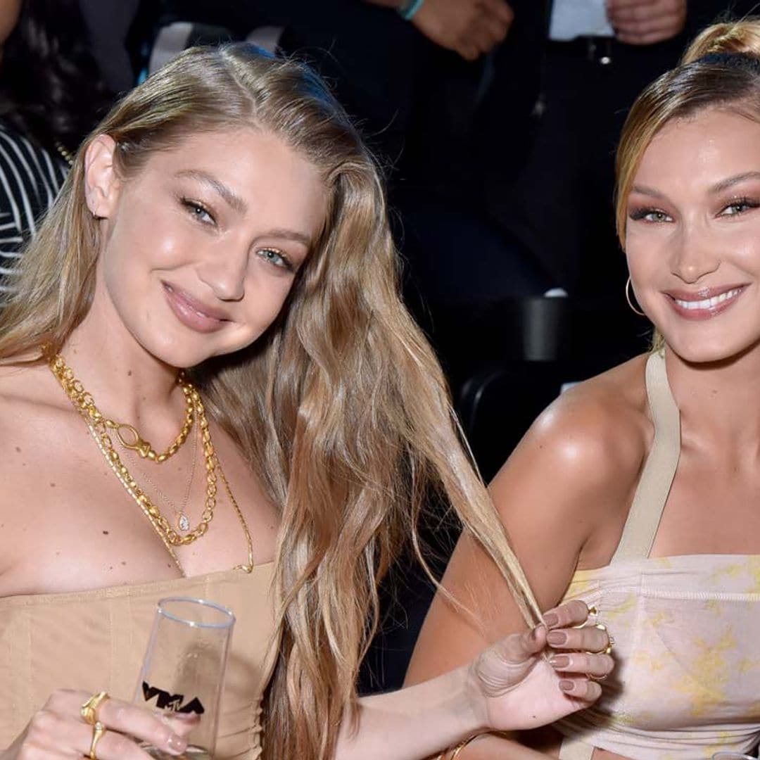 Gigi y Bella Hadid regresan versionando la campaña más atrevida de Claudia Schiffer