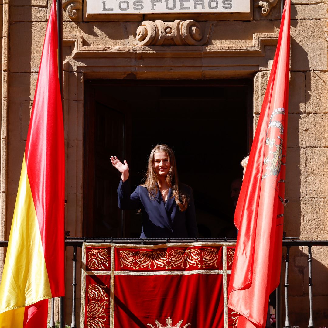 La princesa Leonor saludando "a su reino", la imagen de un día histórico en Viana