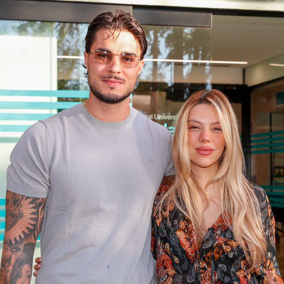 Alejandra Rubio y Carlo Costanzia, primeras palabras tras el nacimiento de su hija a las puertas del hospital: "Es un guiño a nuestras abuelas, a las dos"