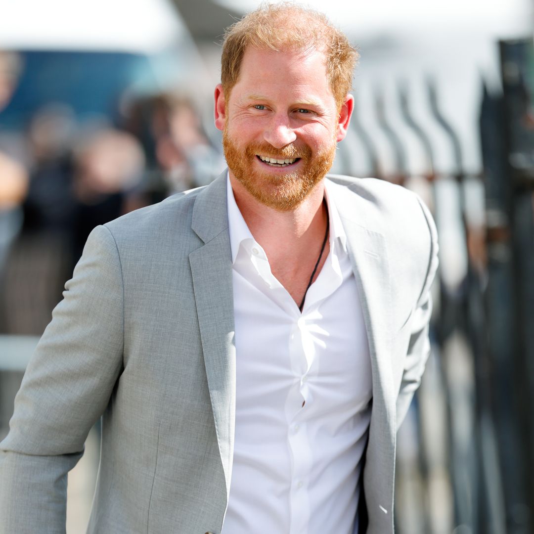 El príncipe Harry habla de sus hijos mientras se revelan más detalles de su encuentro con el rey Carlos III