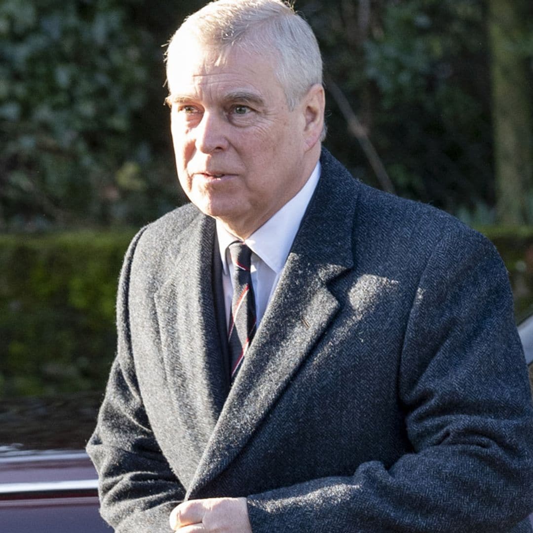 Crece la presión en torno al príncipe Andrés y sale a la luz una foto que la Reina no querrá ver