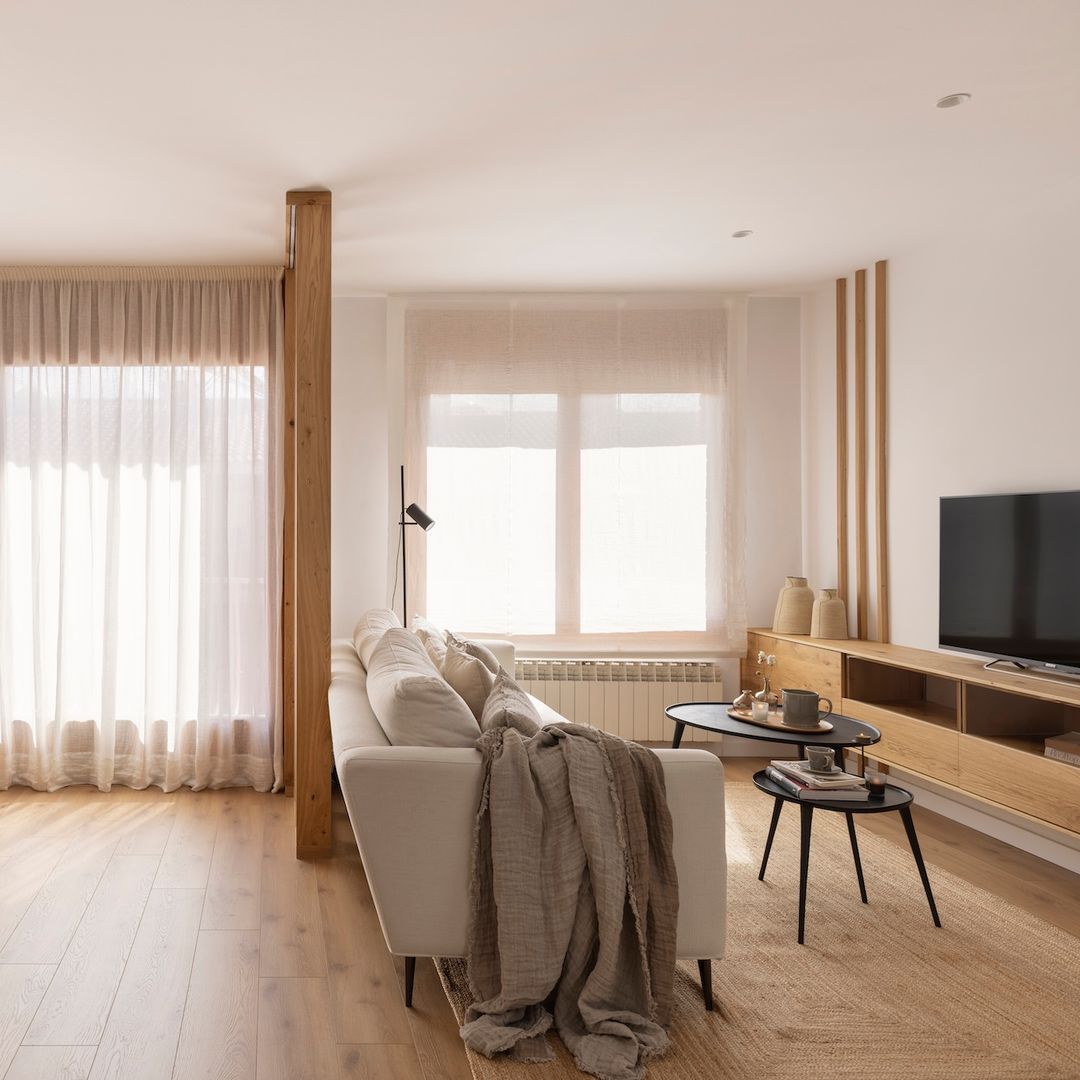Casas que invitan a descalzarse: materiales frescos y naturales que marcan tendencia