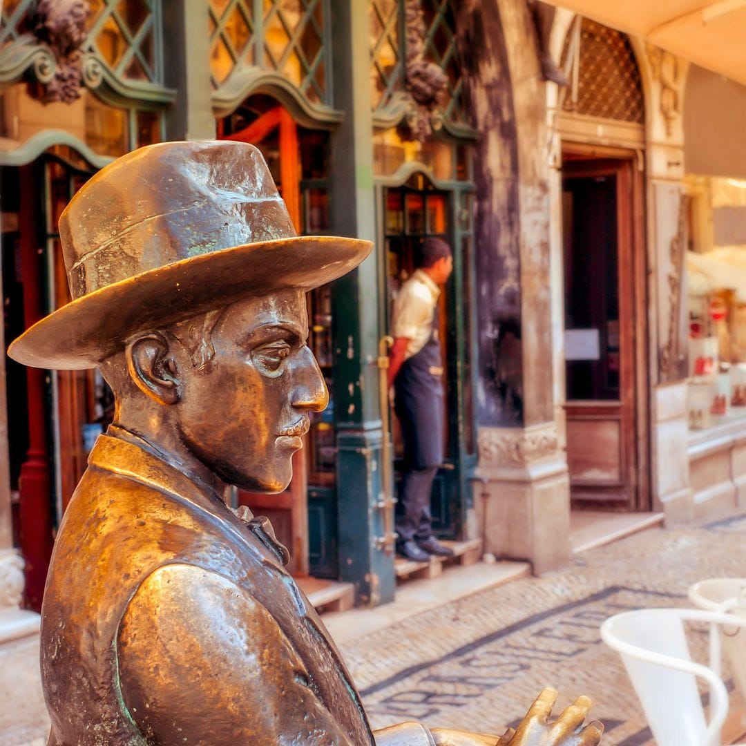 Estatua de Fernando Pessoa, Café A Brasileira, Lisboa
