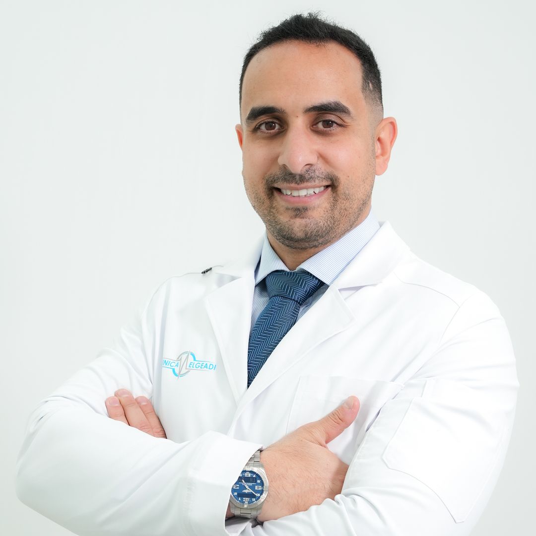 Doctor Ghassan Elgeadi, traumatólogo, sobre la hipercifosis: "No solo afecta al cuerpo, también impacta emocionalmente"
