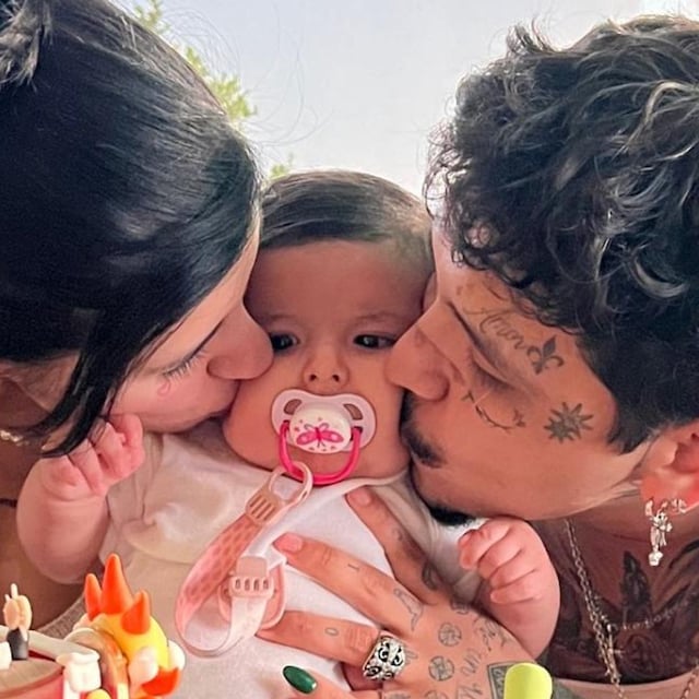 cazzu y nodal con su hija inti