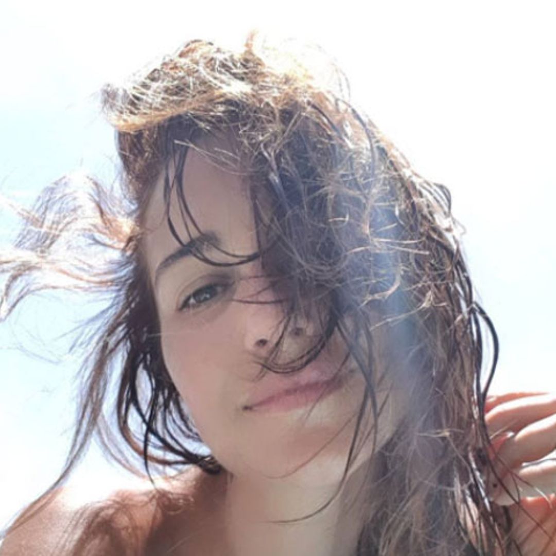 Paula Echevarría posa de lo más sexy tras ‘quemar todo lo malo’ en la noche de San Juan