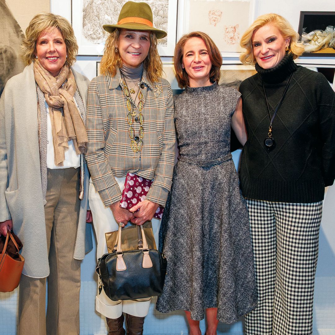La foto de familia más esperada: la infanta Elena, Simoneta Gómez-Acebo y María Zurita en la presentación de las memorias del rey Juan Carlos