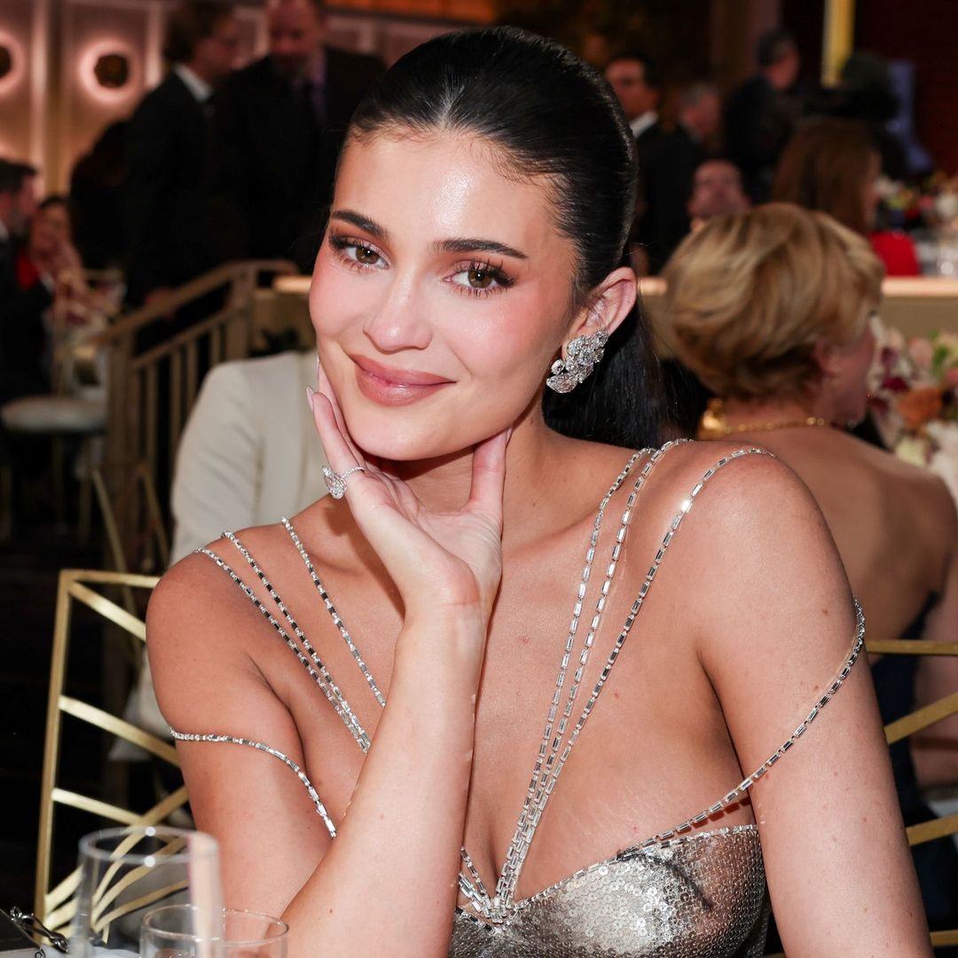 ¿Sumergir el rostro en hielo como Kylie Jenner es bueno para la piel? Dermatólogos comparten su opinión