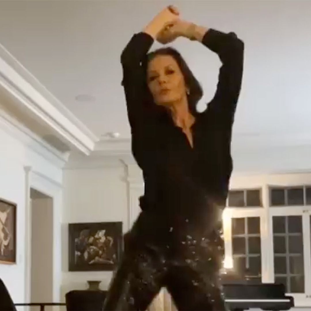 El vídeo de Catherine Zeta-Jones bailando... ¿imitando a Shakira?