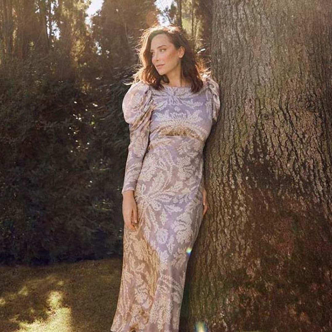 El truco de Tamara Falcó para elegir el calzado de invitada que mejor combina con vestidos estampados