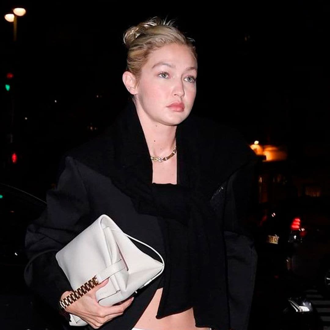 ¿Adivinas quién ha diseñado el traje favorito de Gigi Hadid? Una pista: lo llevó en su desfile