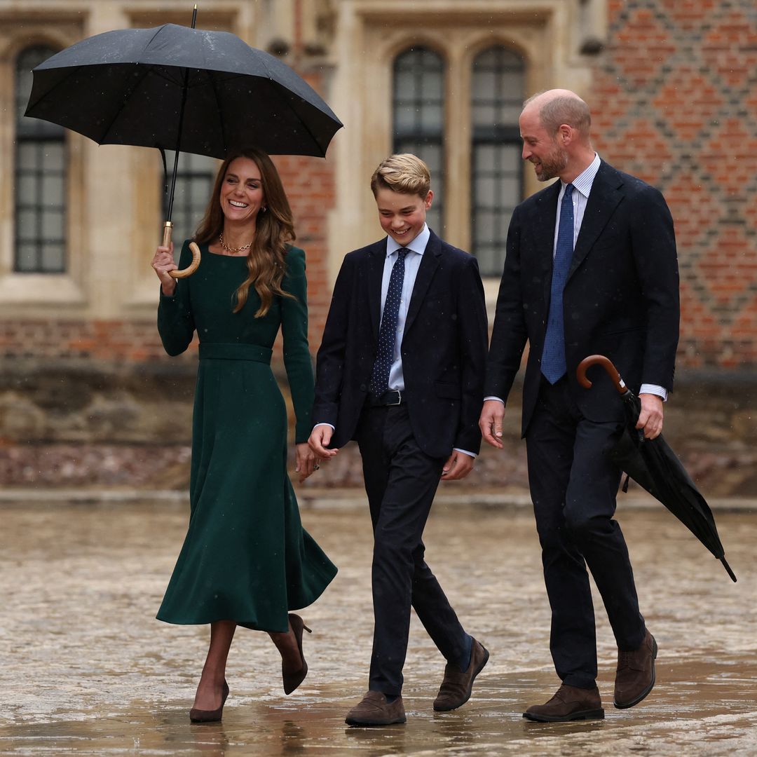 El 8 de septiembre de 2026 y con un vestido verde, Kate Middleton llevó también su collar de Laura Lombardi para acompañar al príncipe George en su primer día en Eton College.
