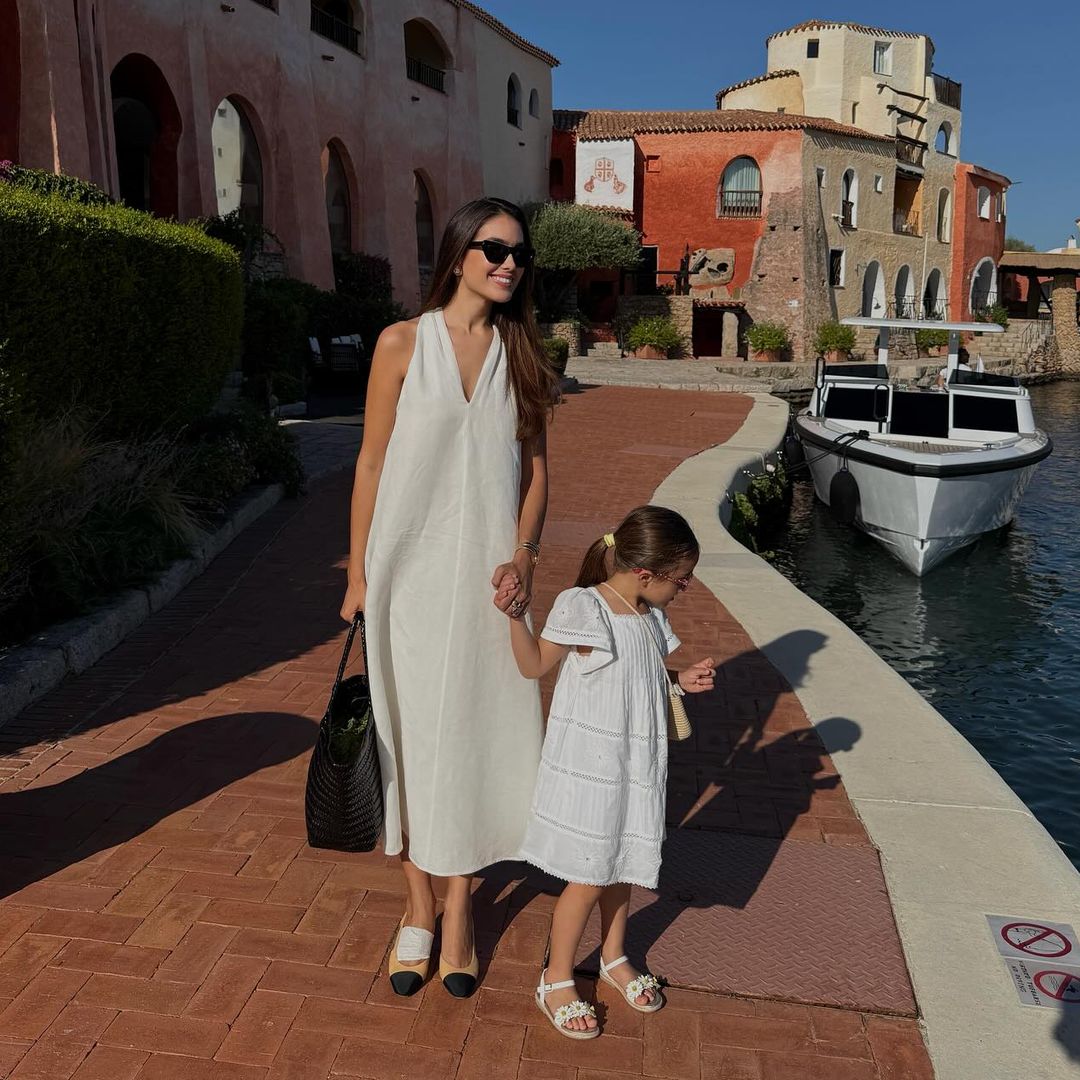 Sharon Foseca y su hija Blu disfrutan de una escapada de chicas en la Costa Esmeralda