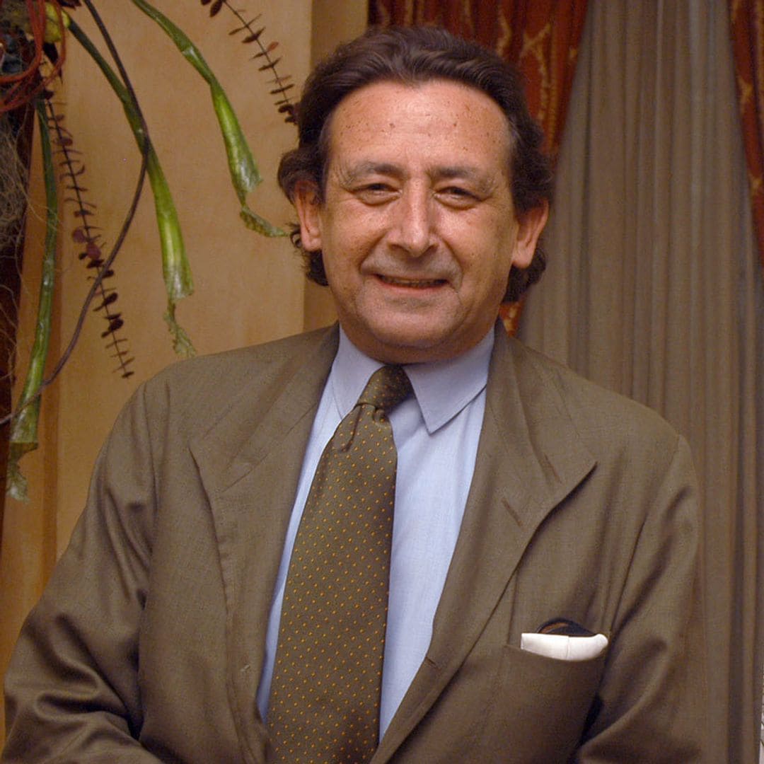 Alfonso Ussia presenta su libro 'Las dos bodas. El príncipe y Sotoancho' se casan, en junio de 2004