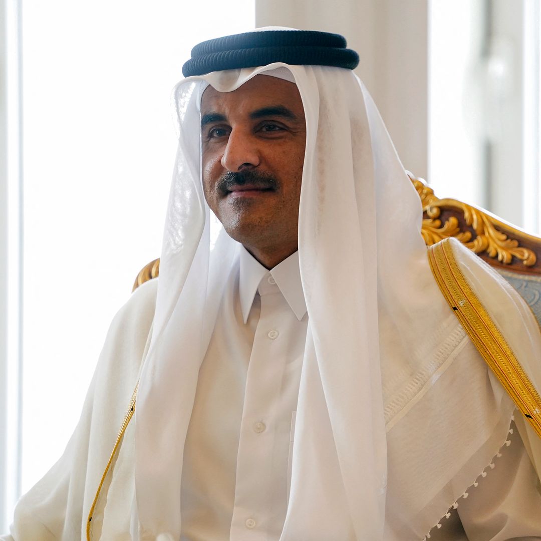 El emir de Catar abandona Mallorca tras ocho días de lujo, yates y vida privada: así ha sido su estancia en España