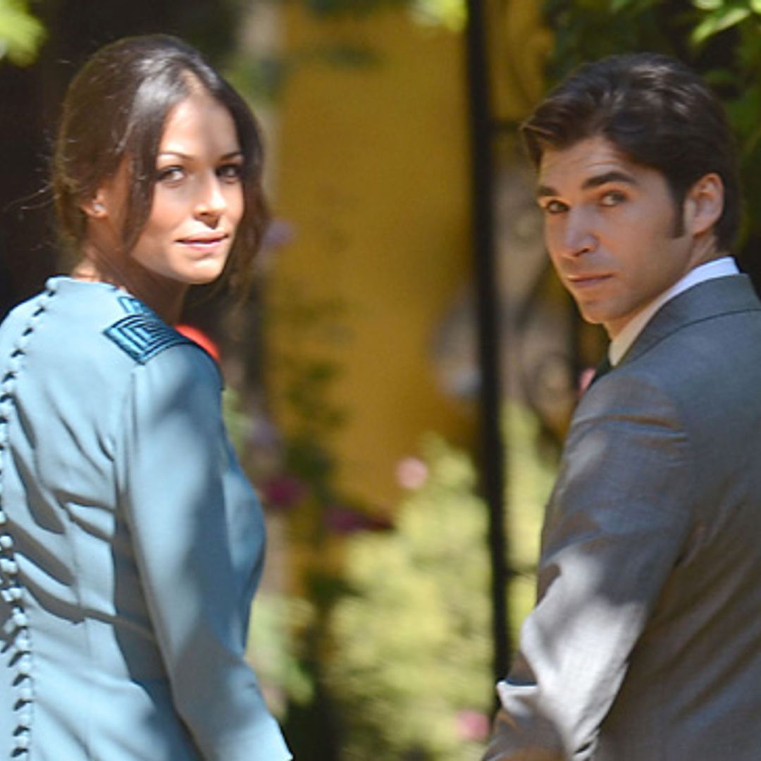 Eva González y Cayetano Rivera reciben las primeras felicitaciones por su boda