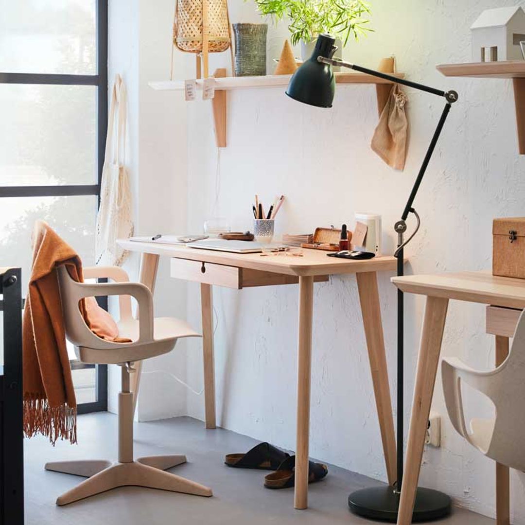 ¿Sigues teletrabajando? Rediseñamos la oficina en casa para adaptarla al nuevo curso