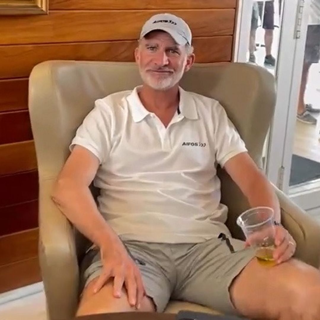 La divertida reacción de Felipe VI al ser piropeado mientras se toma una cerveza en Mallorca: "Eres el rey más guapo de Europa"