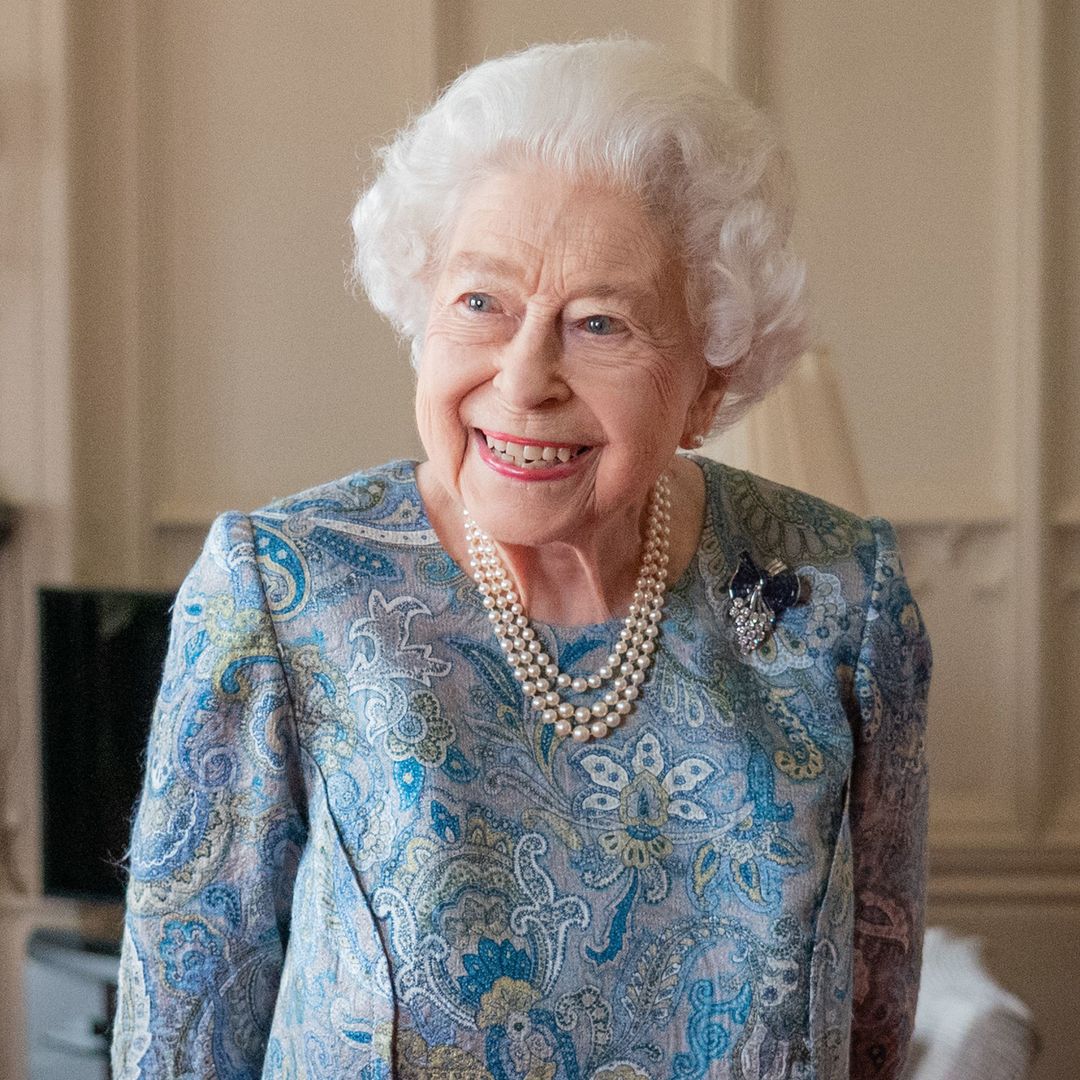 Subastan los tesoros más íntimos de Isabel II: una carta secreta hallada en su maleta