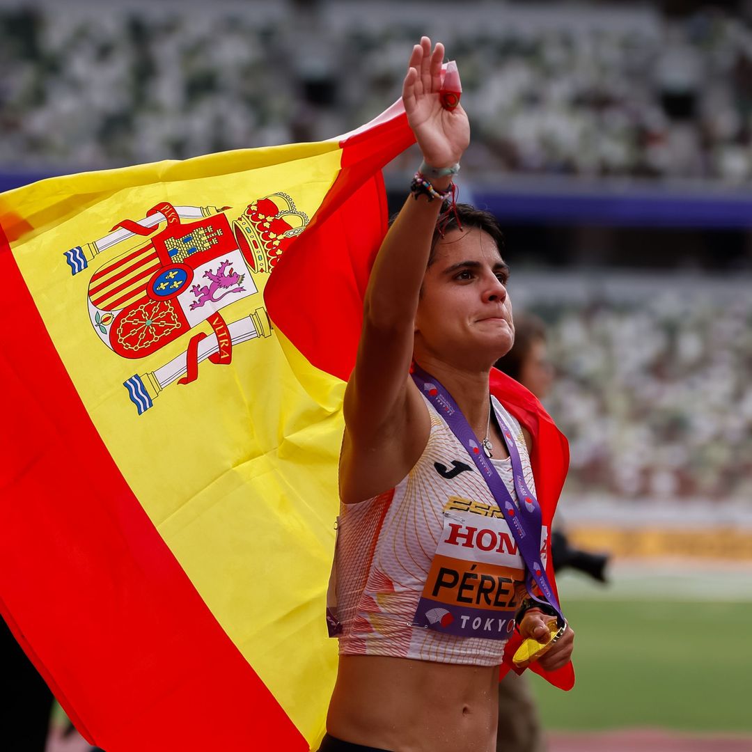 La atleta María Pérez hace historia en los mundiales de Tokio y recibe la felicitación de los Reyes de España