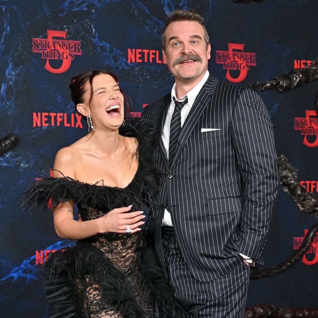 Millie Bobby Brown y David Harbour aparecen juntos en la premiere de 'Stranger Things', tras rumores de conflictos