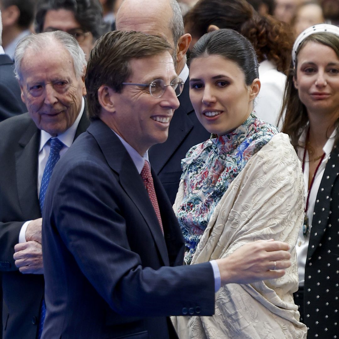 Teresa Urquijo, el apoyo más especial de José Luis Martínez‑Almeida en el emocionante homenaje a Gemma Cuervo
